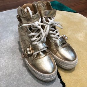 Women’s platform sneaker